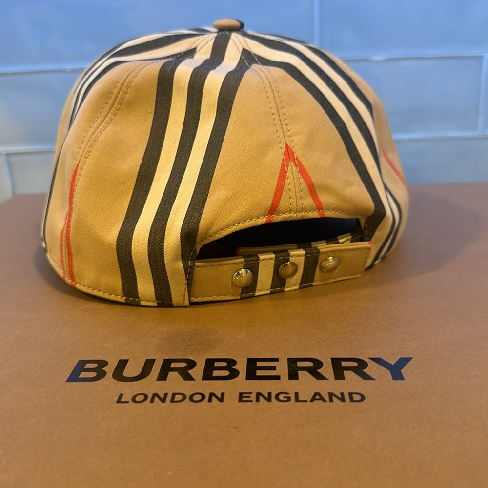 Burberry hat NEVER USED. Brand new comes with two dust bags and box. - Picture 2 of 4